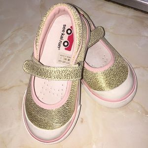 Gold Glitter See Kai Run Size 9